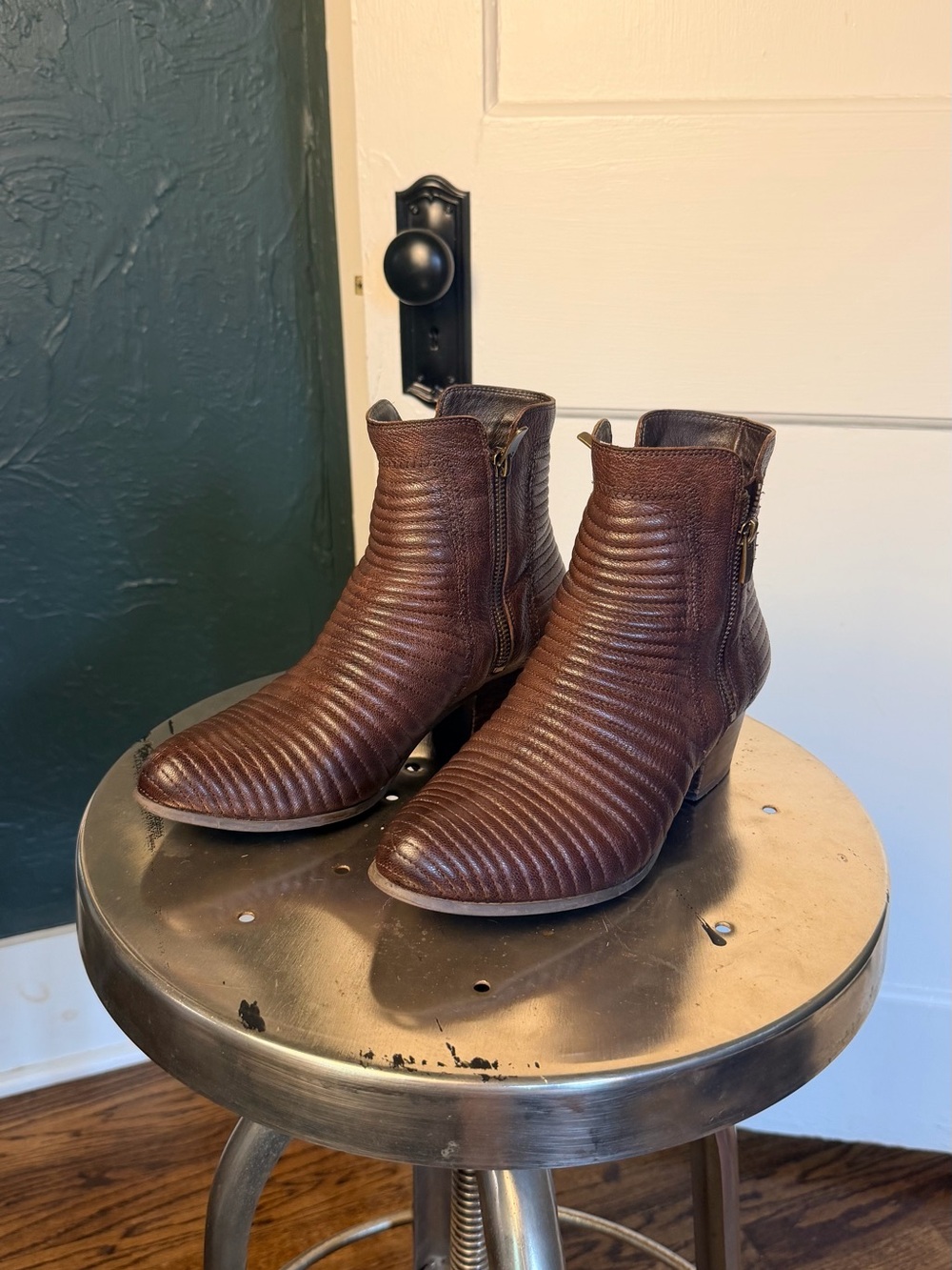 Vaneli Ribbed Leather Ankle Boot | Brown | Size 8.5M